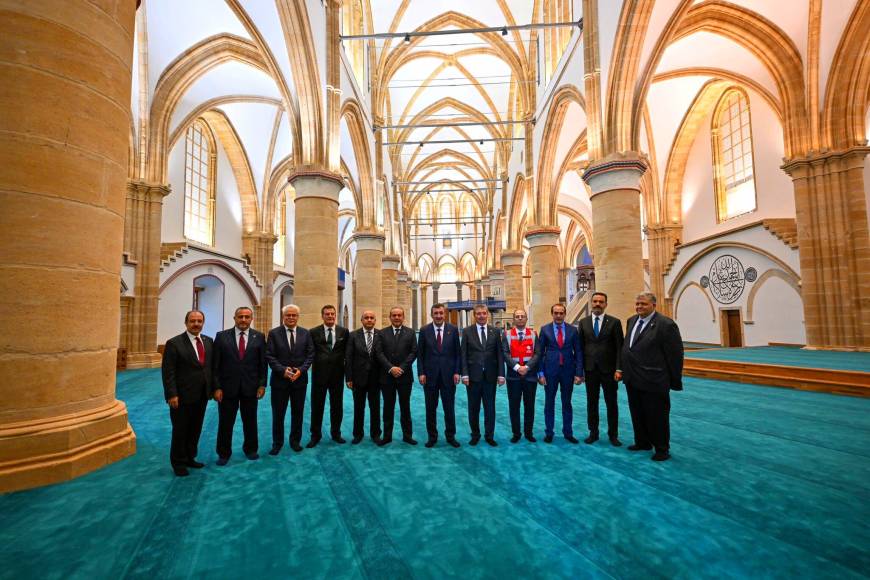 Cumhurbaşkanı Yardımcısı Yılmaz, KKTC Başbakanı Üstel ile Selimiye Camii’nde incelemelerde bulundu