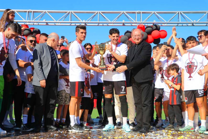 Denizli İdmanyurdu kupasına kavuştu