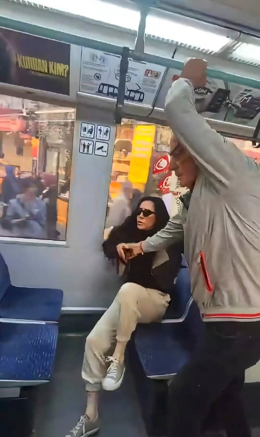 İstanbul - Tramvayda kadınların yer tartışması küfürlü kavgaya dönüştü