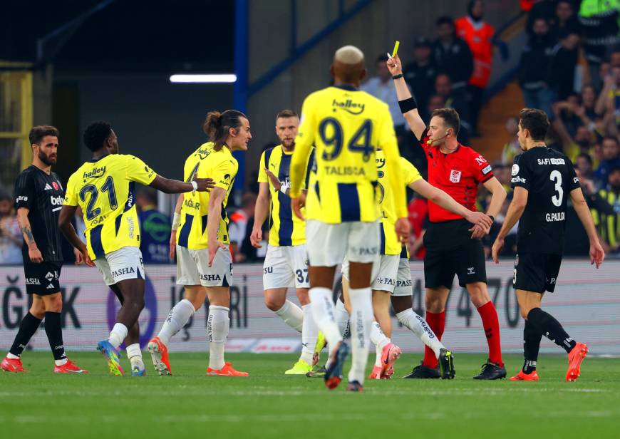 Derbi kazanamayan Fenerbahçe ve Mourinho şampiyonluk yarışına havlu attı