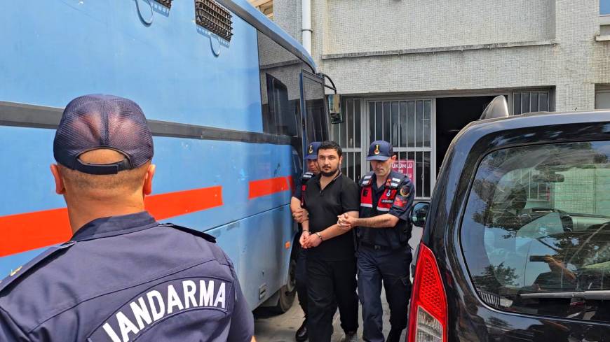 Apartman yöneticisini yaralayıp eşini öldüren sanığa hapis, babasına ise beraat kararı bozuldu