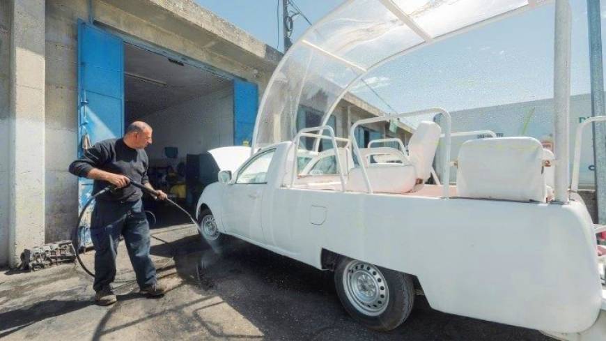 Papalık arabası, Gazze’deki çocuklar için mobil sağlık kliniğine dönüştürülüyor