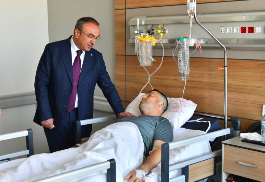 Tekirdağ'da 'dur' ihtarına uymayan sürücünün cipiyle çarptığı polisin tedavisi sürüyor