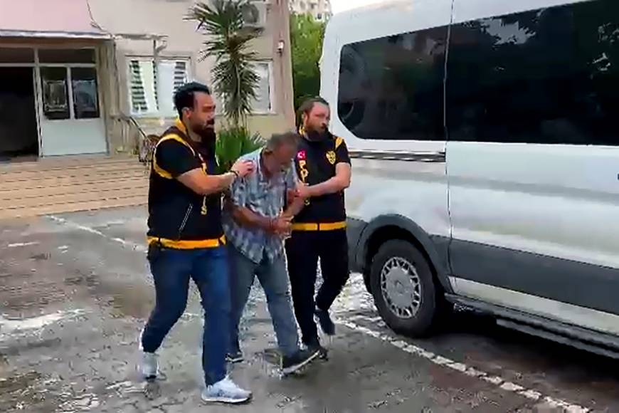 Hafif ticari aracı ile yayaya çarpıp, kaçan sürücü yakalandı