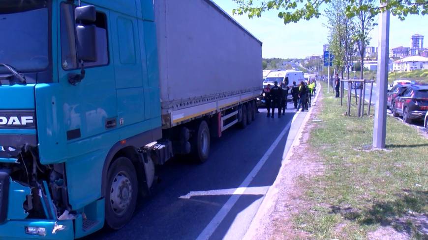 İstanbul - Başakşehir'de TIR yolun karşısına geçmek isteyen yayaya çarptı: 1 ölü 