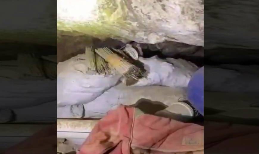 Pençe-Kilit bölgesinde tespit edilen mağarada silah ve mühimmat ele geçirildi