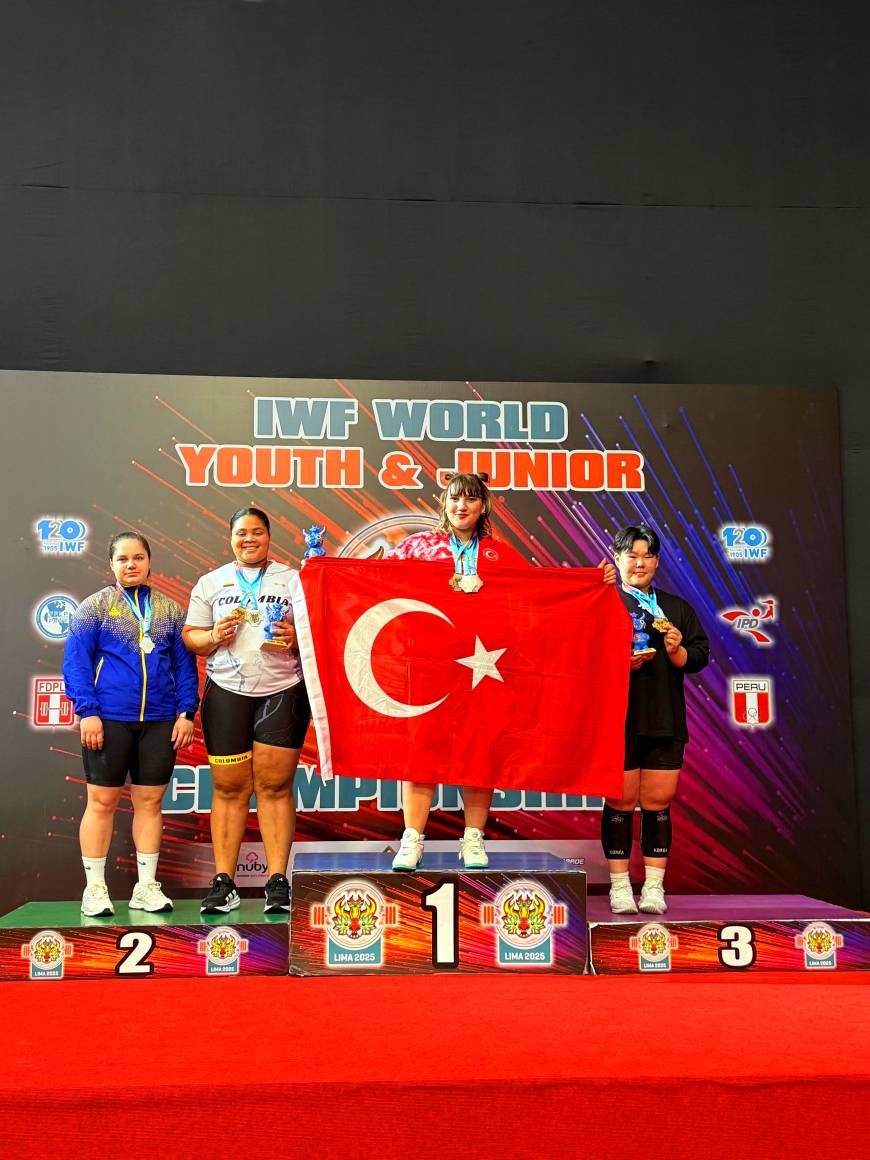 Milli halter Fatmagül Çevik, dünya şampiyonu
