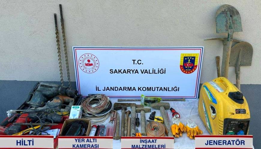 Kaçak kazı yapan 3 kişiye suçüstü