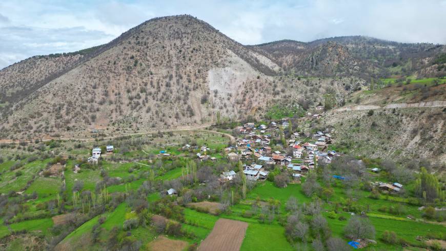 Heyelan riski nedeniyle taşınacak köyün yeni yeri tartışma konusu oldu