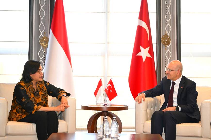 Bakan Şimşek, Endonezyalı mevkidaşı Indrawati ile buluştu
