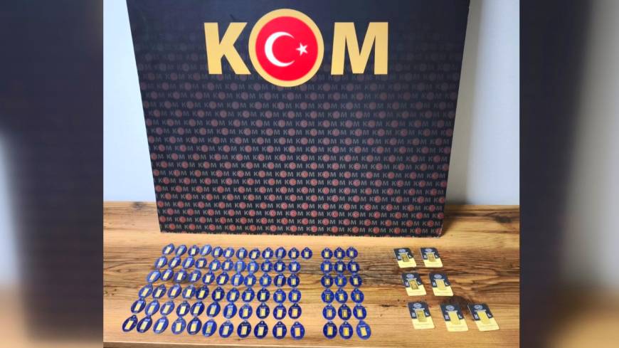 Kuyumcuya 23 sahte gram altın sattı, 74 sahte altınla yakalandı