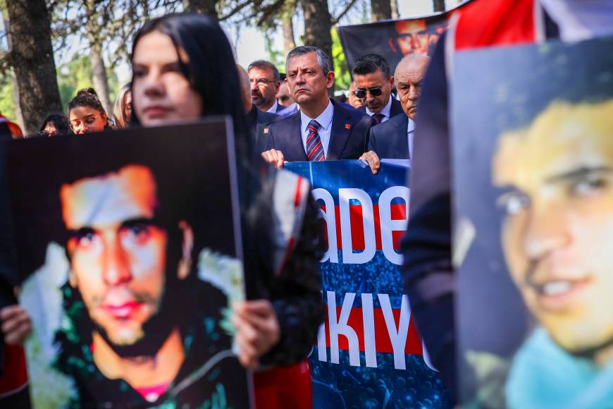 Deniz Gezmiş ve arkadaşları mezarları başında anıldı