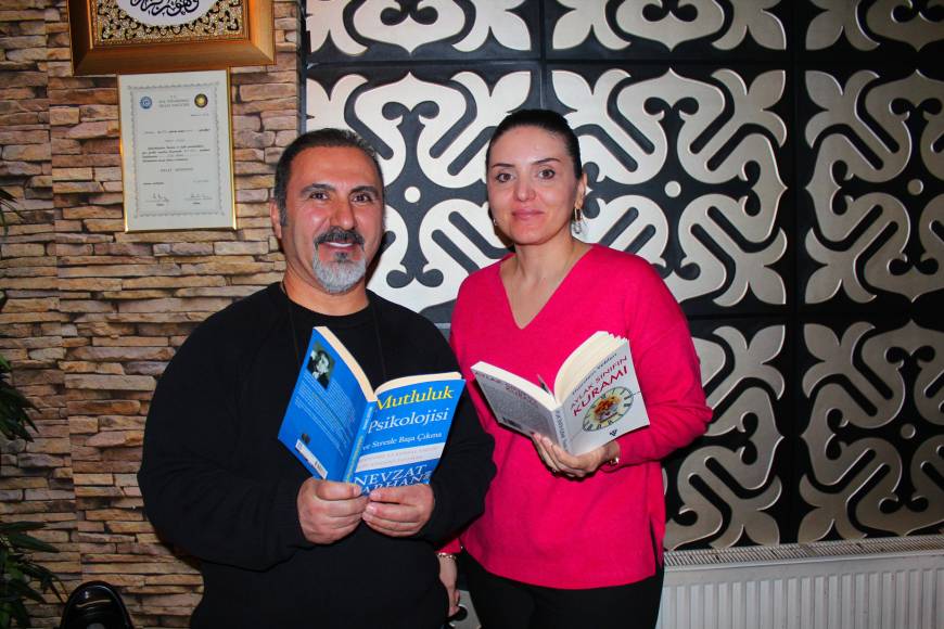 Kızını örnek aldı, 43 yaşında üniversitede okuyor