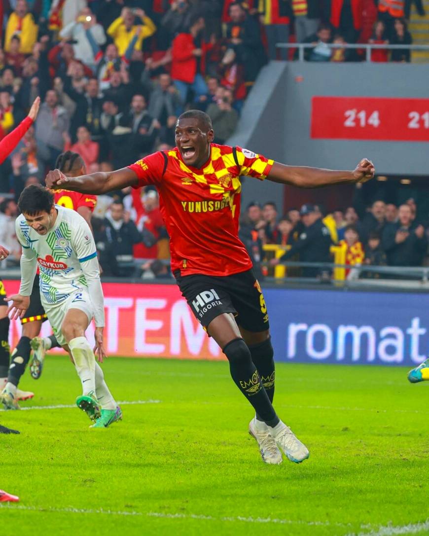 Göztepe'de Heliton'la yola devam