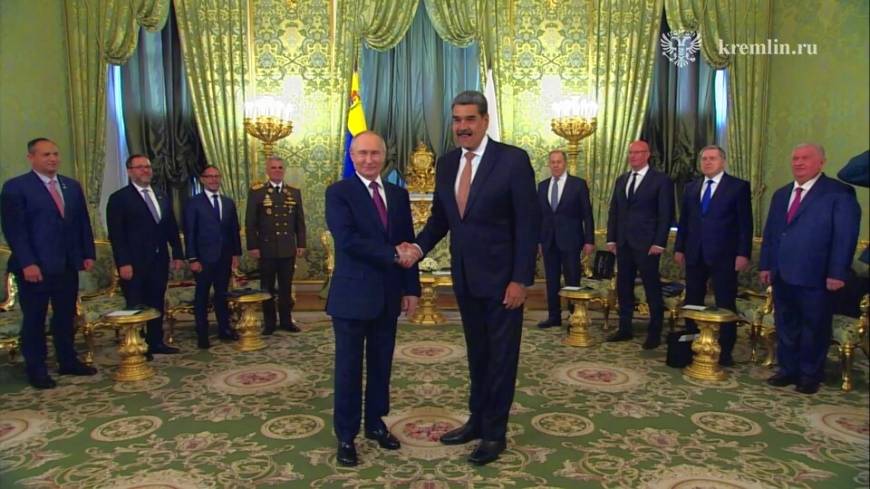 Putin, Venezuela Devlet Başkanı Maduro ile Kremlin'de bir araya geldi