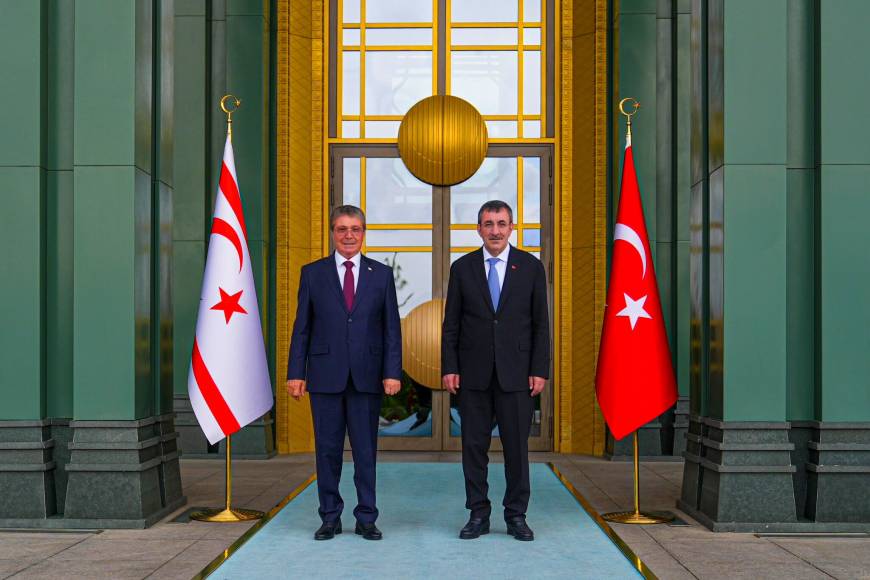 Cevdet Yılmaz, KKTC Başbakanı Üstel ile bir araya geldi
