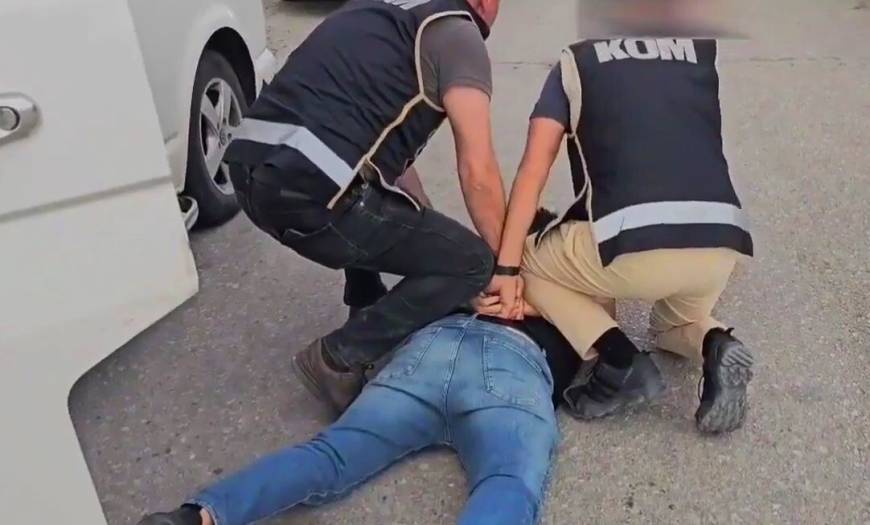Çorum'da takibe alınan minibüste 118 adet ruhsatsız av tüfeği ele geçirildi