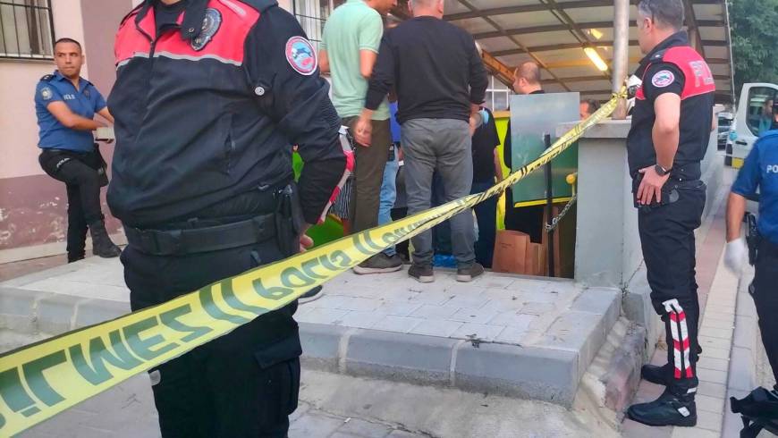 Eski eşini metro alt geçidinde tabancayla başından vurarak öldürdü