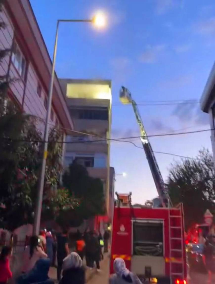 İstanbul - Küçükçekmece’de 6 katlı binada çıkan yangın söndürüldü