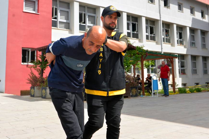Eski eşini öldüren şüpheli: Belimde silahım vardı, çıkarıp 2 kez ateş ettim