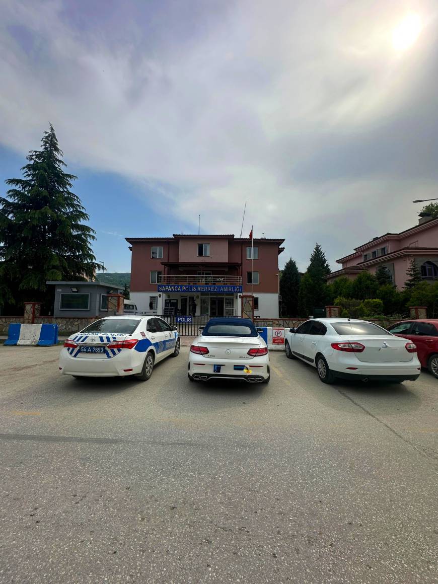 Sapanca'da plakasız otomobille 'drift' yapan sürücüye 80 bin TL ceza