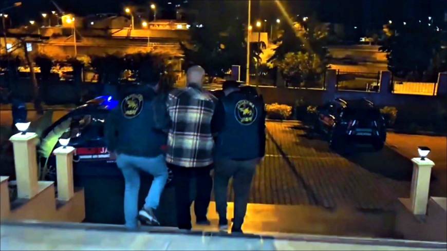 Kırmızı ve yeşil bültenle aranan 2 suçlu Türkiye'de yakalandı