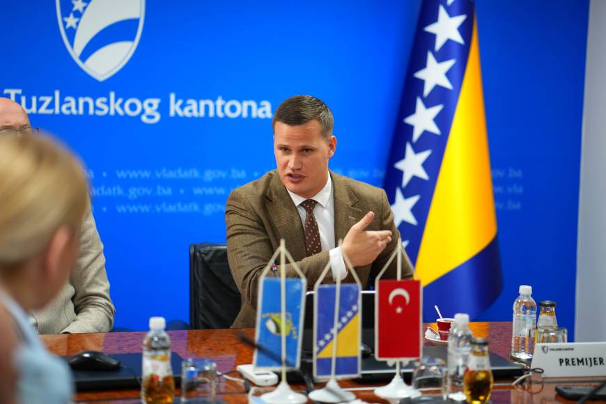 Türkiye’den gelen medya temsilcileri Tuzla Kantonu Başbakanı İrfan Halilagiç ile görüşme gerçekleştirdi