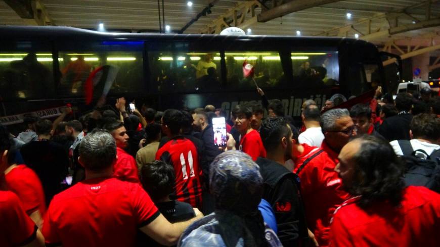 Gençlerbirliği’ne Esenboğa Havalimanı’nda coşkulu karşılama