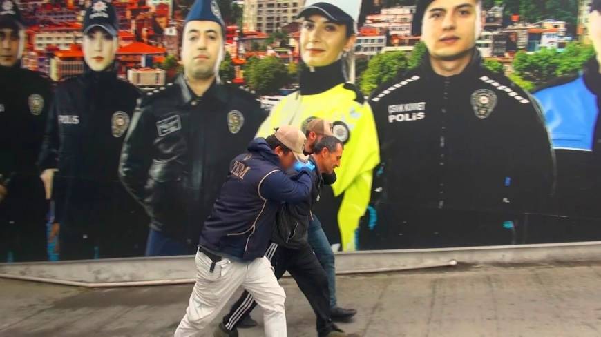 İstanbul - İsrail Konsolosluğu önünde tabanca ile havaya ateş açan şüpheli tutuklandı