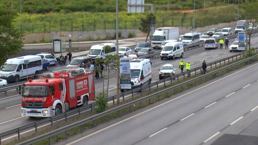 İstanbul - Tuzla’da bariyerlere çarpan otomobil takla atarak savruldu: 1 ölü 4 yaralı