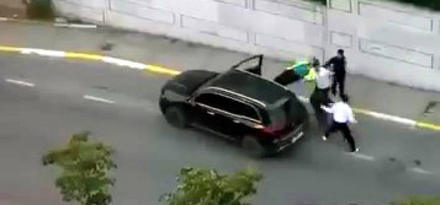İstanbul - Avcılar’da tekmeli yumruklu trafik kavgası kamerada