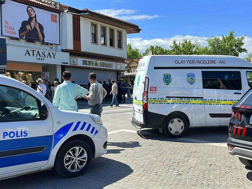 Uşak'ta kuyumcu dükkanına silahlı saldırı: 2 yaralı
