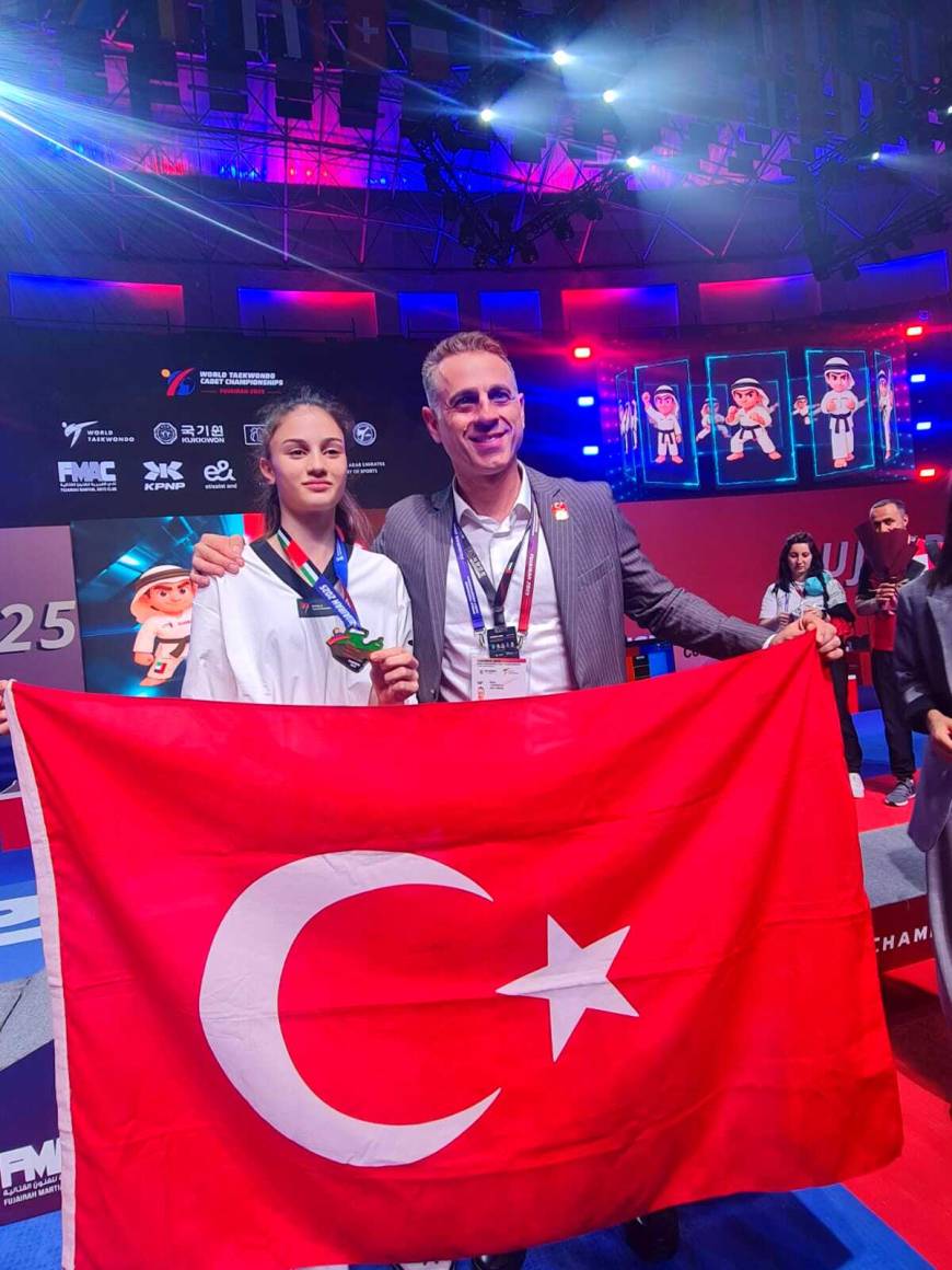 Sena Yılmaz, taekwondoda dünya şampiyonu oldu
