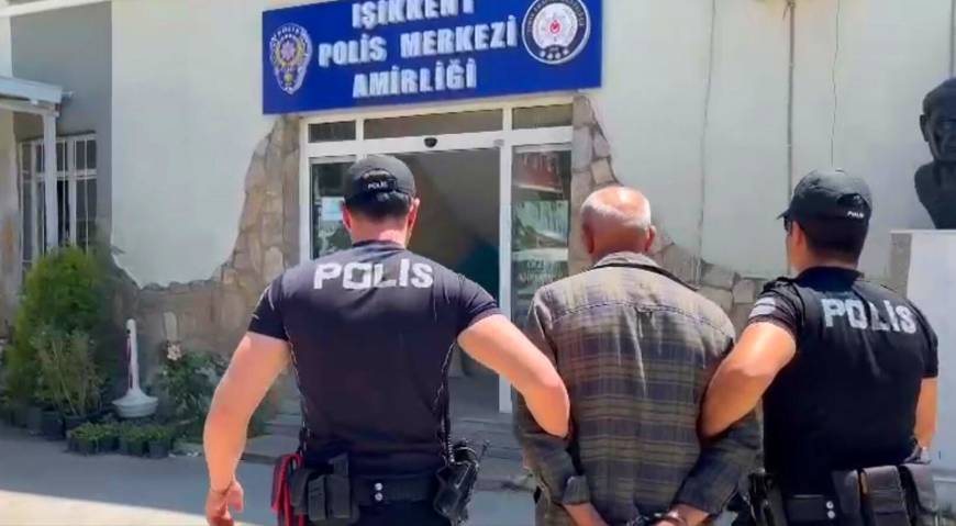 İzmir'de 21 yıl 10 ay hapisle aranan şüpheli kimlik sorgulamasında yakalandı