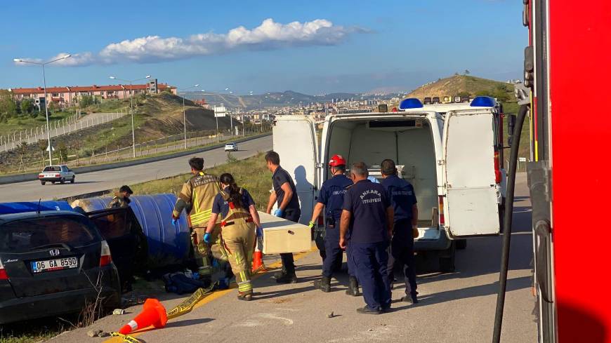 Ankara'da, sondaj aracına çarpan otomobildeki anne- oğul öldü
