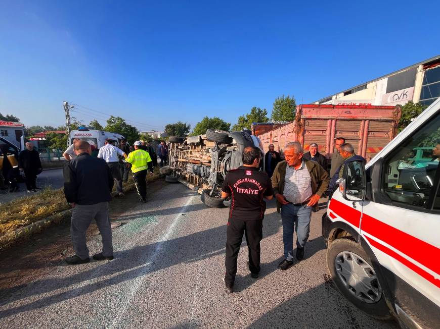 Kahramanmaraş’ta işçi servis minibüsü ile otomobil çarpıştı; 12 yaralı