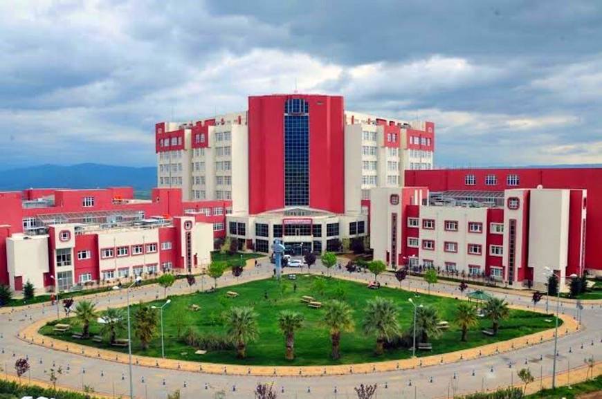 'Bıçak parası' aldığı öne sürülen profesör ile sekreteri gözaltında
