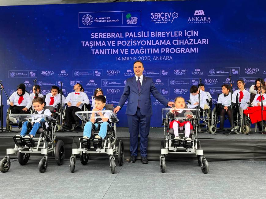 Bakan Kacır: Serebral palsili evlatlarımıza, 600 set cihaz hibe ediyoruz