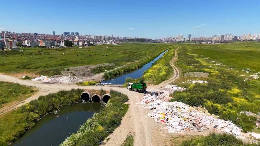 İstanbul- Avcılar’da kaçak moloz dökümü yapan kamyonete dronlu takip