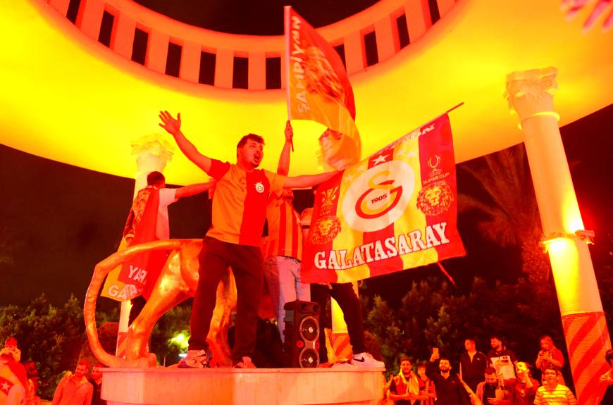 Mersin’de kupa sevinci