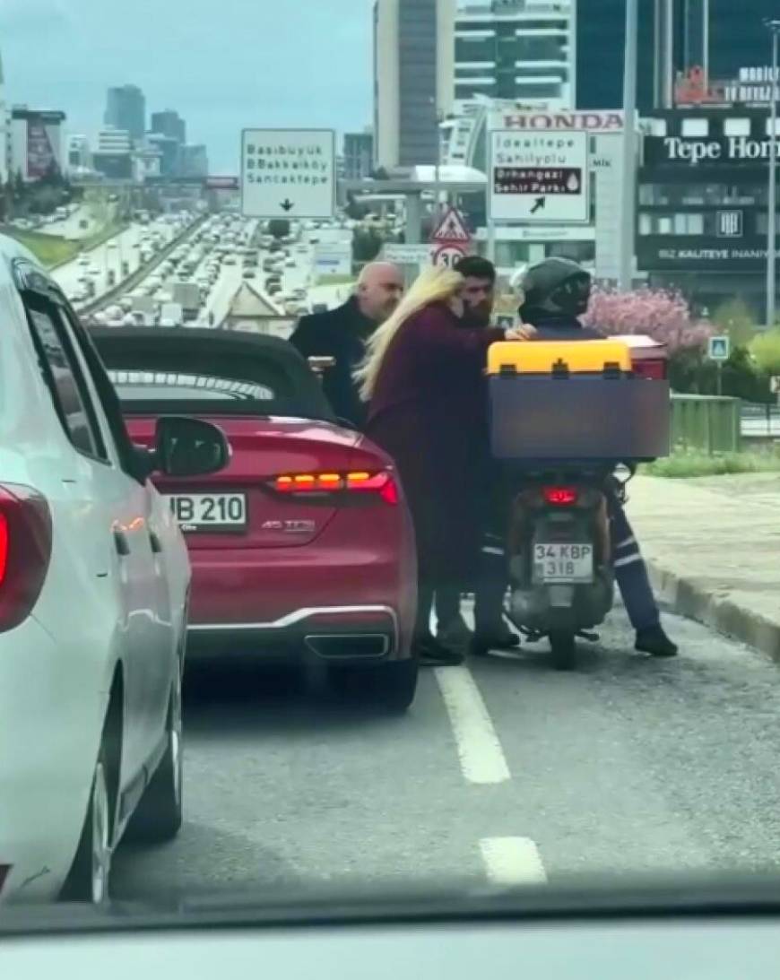 İstanbul - Maltepe D-100'de trafikte tartıştığı motokuryeye silah çekti