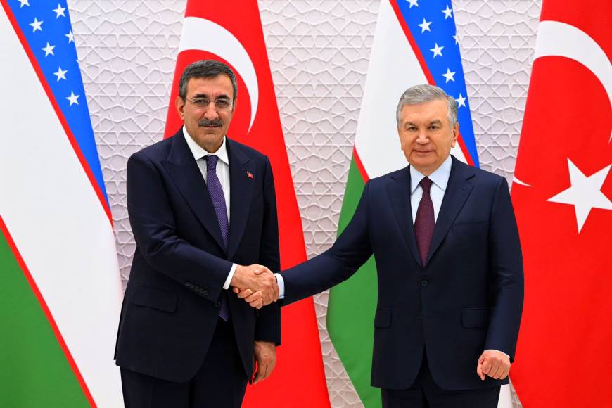 Cumhurbaşkanı Yardımcısı Yılmaz, Özbekistan Cumhurbaşkanı Mirziyoyev ile görüştü