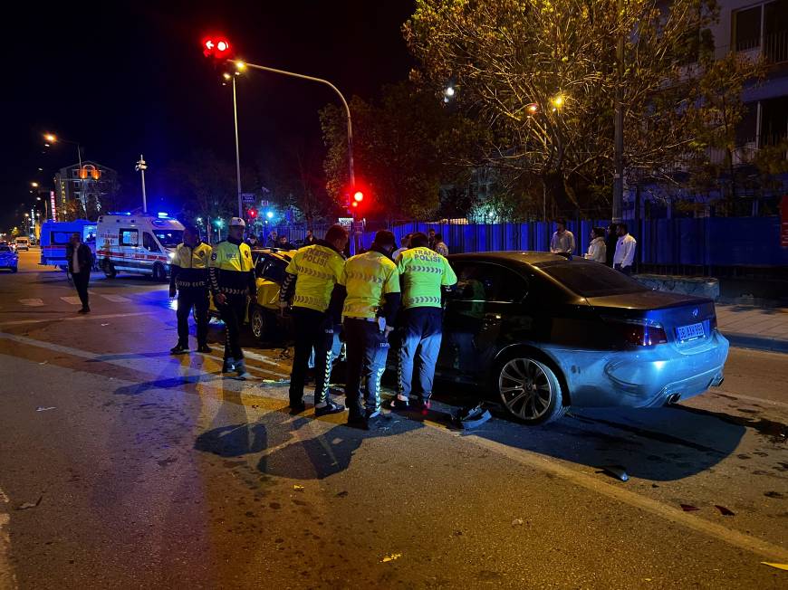 Kayseri'de 4 araç zincirleme kazaya karıştı; 5 yaralı