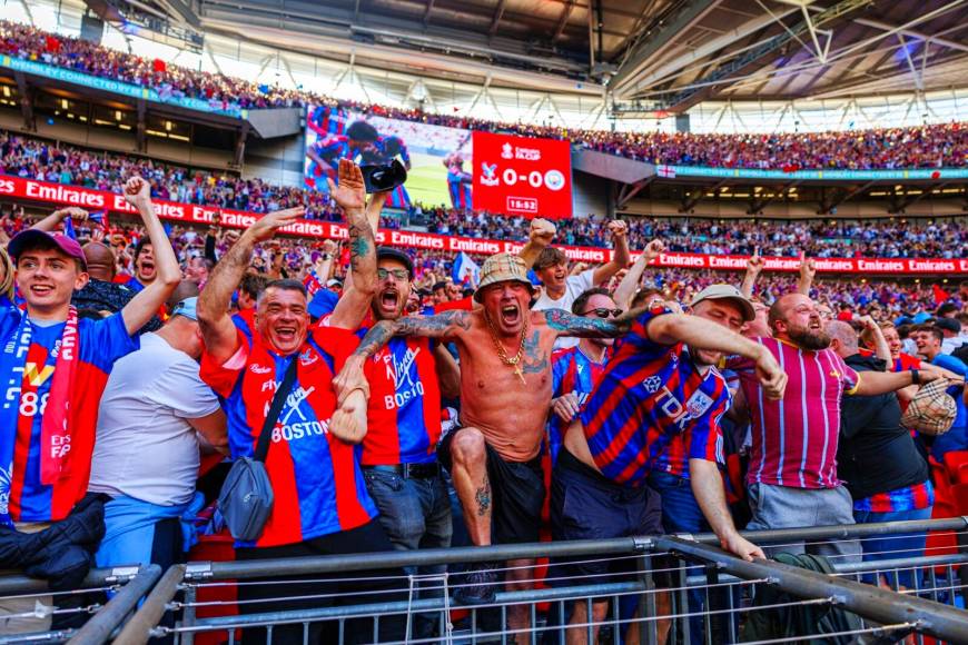 Crystal Palace, ilk kez FA Cup'ı müzesine götürdü