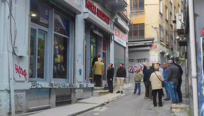 İstanbul - Karaköy’de 40 yıldır hırdavatçılık yapan Ahmet Şenol Altuntaş iş yerinde ölü bulundu