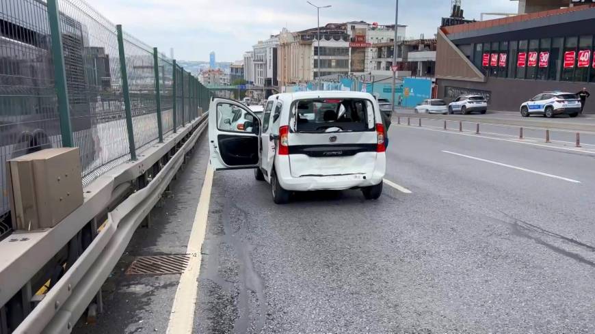 İstanbul - Beylikdüzü'nde düğün konvoyundaki araçlar zincirleme kazaya karıştı: 3 yaralı