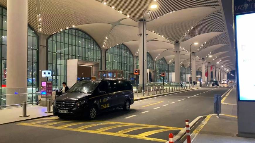 İstanbul - Malta açıklarında saldırıya uğrayan gemideki 5 mürettebat Türkiye'ye döndü