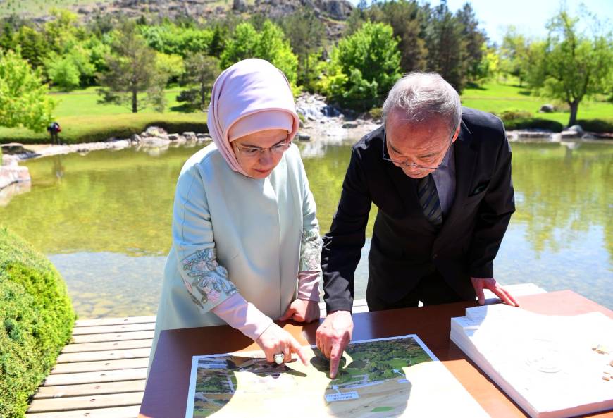 Emine Erdoğan'ndan arkeolog Omura için başsağlığı mesajı