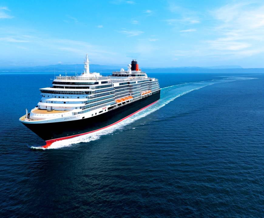 İngiliz Cunard Line'ın ünlü gemisi Queen Victoria, İstanbul'da