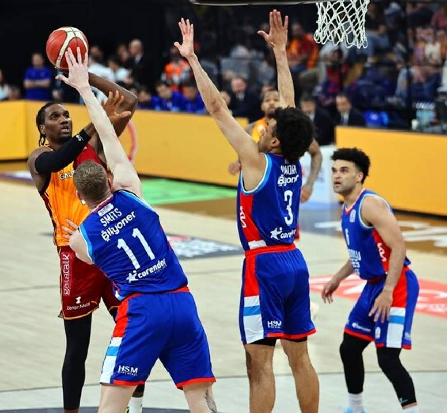 Galatasaray - Anadolu Efes: 53-87